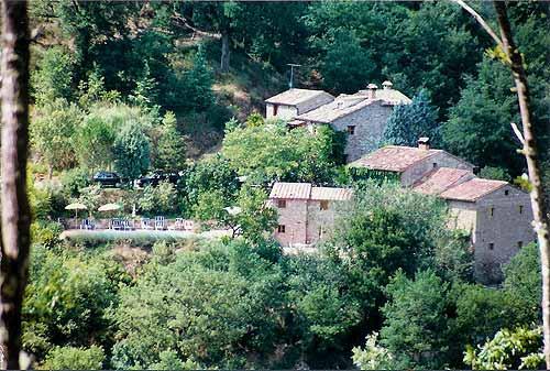 Vista dalla collina di fronte: Agriturismo Arezzo