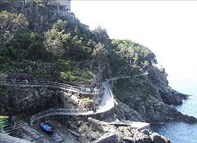 Hidden paths along the slopes of the Cinque Terre