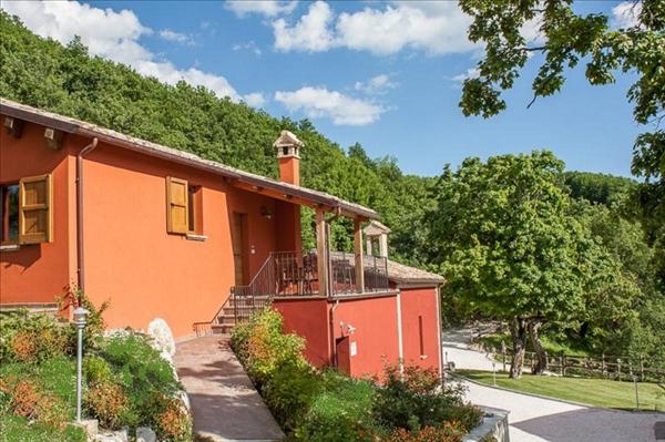 appartamento Tartufaio con terrazzo: Agriturismo Pesaro e Urbino
