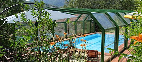 la copertura della piscina: Agriturismo Arezzo