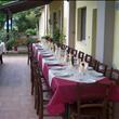 Il porticato davanti alle camere