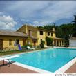 Veduta esterna con piscina