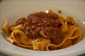 Le tagliatelle solidali di Bologna? Fatte cotte e mangiate